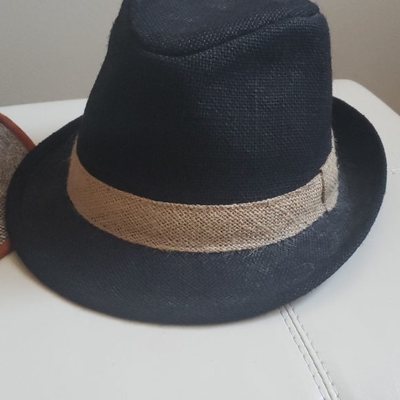 Lot of 3 Hats - Picture 2 of 10